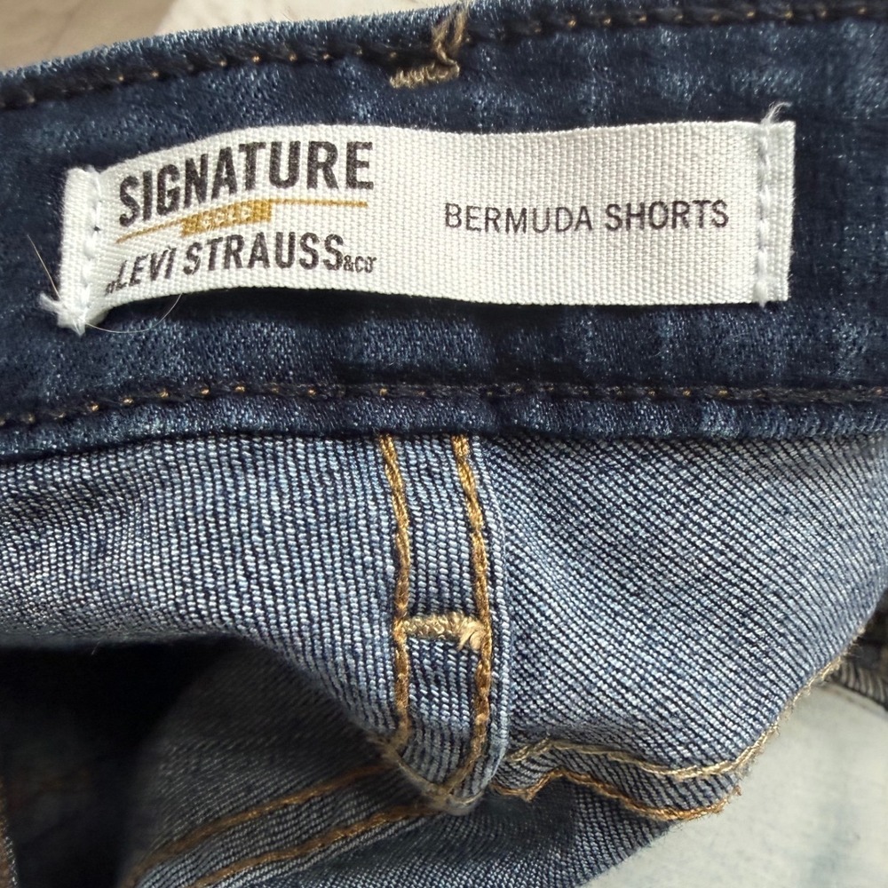 Signature by Levi Strauss Women Dark Wash Bermuda Shorts Cuffed Size 12 W31 - Picture 6 of 6